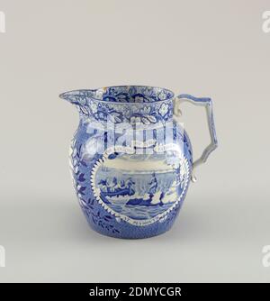 L'approdo dei Padri a Plymouth, terracotta smaltata, decorazione transfer-printed, corpo globulare leggermente rastremato con collare cilindrico e semplice labbro; impugnatura piatta sagomata. Decorato su due lati con medaglione che mostra L'ATTERRAGGIO DEI PADRI A PLYMOUTH, e medaglione con i nomi dei pellegrini principali con data di atterraggio., Staffordshire, Inghilterra, 1820, ceramica, arti decorative, Pitcher, Pitcher Foto Stock