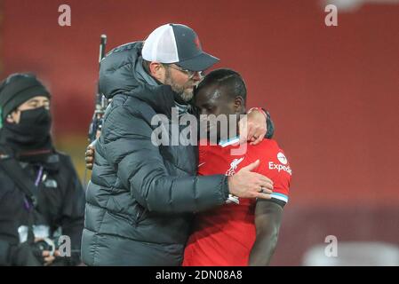 Jürgen Klopp manager di Liverpool e Sadio Mane n. 10 di Liverpool Felebrate Liverpools 2-1 vincere Foto Stock
