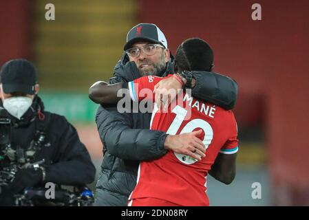 Jürgen Klopp manager di Liverpool e Sadio Mane n. 10 di Liverpool Felebrate Liverpools 2-1 vincere Foto Stock