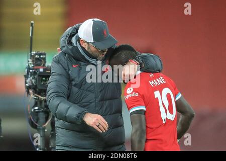 Jürgen Klopp manager di Liverpool e Sadio Mane n. 10 di Liverpool Felebrate Liverpools 2-1 vincere Foto Stock