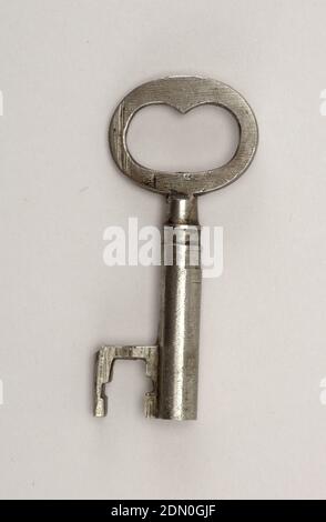 Lucchetto e chiave, acciaio, (a) lucchetto a forma di un'urna a piedi con livelli a gradini, e arco arcuato, con due segni non identificabili., Germania, 17 ° secolo, metallo, arti decorative, lucchetto e chiave Foto Stock