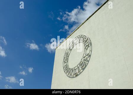 Bexhill on Sea, East Sussex, Inghilterra, Regno Unito. Cartello de la Warr Pavilion. Foto Stock