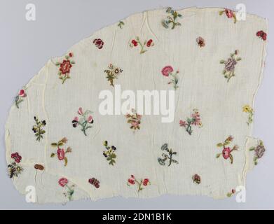 Frammento, medio: Lana di cimini su cotone tecnica: Raso lungo e corto, ricamo a maglia a stelo su tessitura piana, frammento pieced di mussola bianca ricamata in scala ridotta, designa sparso di fiori da giardino e farfalle, in lana policromo. Raso, lungo e corto, stitches. Stelo, Francia, primi del 19 ° secolo, ricamo e cucito, frammento Foto Stock