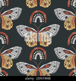 Modello vettoriale a farfalla boho. Moth sfondo bohémien senza cuciture con arcobaleno vintage. Illustrazione Vettoriale