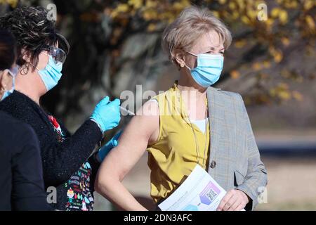 Dover, DE, USA. 17th Dec, 2020. Genesis Chief Nursing Officer JOANNE REIFSNYDER received the COVID-19 vaccination Thursday, December. 17, 2020, at Silver Lake Center in Dover Delaware. Credit: Saquan Stimpson/ZUMA Wire/Alamy Live News Stock Photo