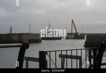 L'entrata al porto di Seaham nel processo di essere dragato Foto Stock