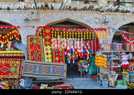 Una vista di Souq Waqif, è il più antico mercato di Doha, Qatar Foto Stock