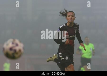 Munich, Germany. 16th Dec, 2020. Julia Pollak (#24 FC Bayern Munich) during the UEFA Women's Champions League (Round 32) football match between FC Bayern Munich and Ajax Amsterdam. Sven Beyrich/SPP Credit: SPP Sport Press Photo. /Alamy Live News Foto Stock