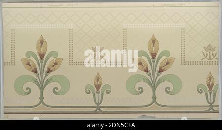 Fregio, Maxwell & Co., S.A., Chicago, Illinois, USA, carta stampata a macchina, mica liquida, stile Art Nouveau/Mission. Alternando grandi bouquet di tre fiori con piccolo fiore singolare, tutti con grandi foglie arricciate. Collegato da rotoli fogliati, e incorniciato da grande motivo dentile bordato. Top ha strisce e una linea orizzontale di piccoli diamanti con bordatura, al di sotto del quale è un trelis design composto da trattini. Il fondo presenta striature e bordature. Lo sfondo nella metà inferiore ha diamanti a perline. La terra va dall'abbronzatura alla crema. Stampato in verde, marrone, rosso scuro, crema e mica liquida bianca. Foto Stock