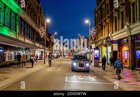 Luci di Natale a Northcote Road Clapham London Regno Unito Foto Stock