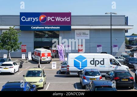 Negozio Currys PC World al Cork Tree Retail Park a Chingford, Londra Inghilterra Regno Unito Foto Stock