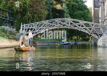 Matematico ponte sul fiume Cam a Cambridge, Cambridgeshire Inghilterra Regno Unito Regno Unito Foto Stock