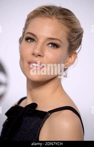 Sienna Miller si pone nella sala stampa durante la 87esima edizione dei premi annuali dell'Accademia al Loews Hollywood Hotel il 22 febbraio 2015 a Los Angeles, California, USA. Foto di Lionel Hahn/ABACAPRESS.COM Foto Stock