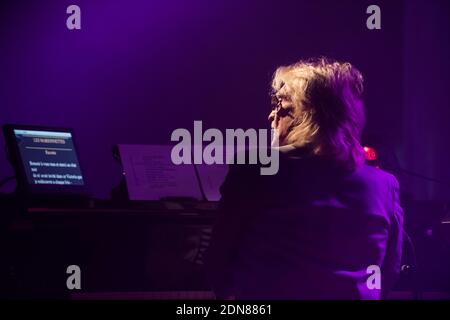 Il cantante Christophe si esibisce dal vivo durante il Festival Voix de Fete presso la Victoria Hall di Ginevra, Svizzera, il 9 marzo 2015. Foto di Loona/ABACAPRESS.COM Foto Stock