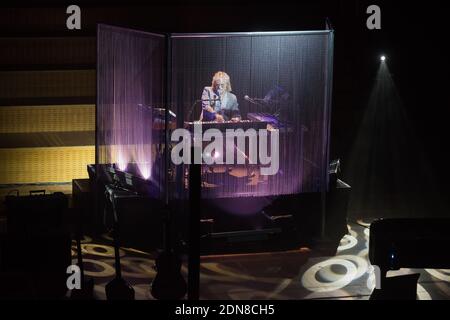 Il cantante Christophe si esibisce dal vivo durante il Festival Voix de Fete presso la Victoria Hall di Ginevra, Svizzera, il 9 marzo 2015. Foto di Loona/ABACAPRESS.COM Foto Stock