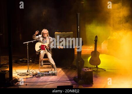 Il cantante Christophe si esibisce dal vivo durante il Festival Voix de Fete presso la Victoria Hall di Ginevra, Svizzera, il 9 marzo 2015. Foto di Loona/ABACAPRESS.COM Foto Stock