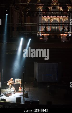 Il cantante Christophe si esibisce dal vivo durante il Festival Voix de Fete presso la Victoria Hall di Ginevra, Svizzera, il 9 marzo 2015. Foto di Loona/ABACAPRESS.COM Foto Stock