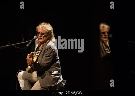 Il cantante Christophe si esibisce dal vivo durante il Festival Voix de Fete presso la Victoria Hall di Ginevra, Svizzera, il 9 marzo 2015. Foto di Loona/ABACAPRESS.COM Foto Stock