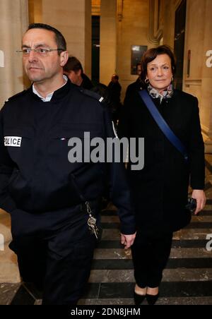 La moglie dell'ex ministro del bilancio francese Eric Woerth, Florence Woerth, arriva al Tribunale di Bordeaux il 24 marzo 2015. L'ex ministro dell'UMP Eric Woerth e l'ex direttore dell'erede l'Oreal, Patrice de Maistre, tornarono in tribunale per la seconda volta per Bettencourt'trial . Foto di Patrick Bernard/ABACAPRESS.COM - Bordeaux Foto Stock
