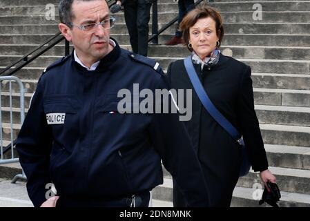 La moglie dell'ex ministro del bilancio francese Eric Woerth, Florence Woerth, arriva al Tribunale di Bordeaux il 24 marzo 2015. L'ex ministro dell'UMP Eric Woerth e l'ex direttore dell'erede l'Oreal, Patrice de Maistre, tornarono in tribunale per la seconda volta per Bettencourt'trial . Foto di Patrick Bernard/ABACAPRESS.COM - Bordeaux Foto Stock