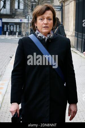 La moglie dell'ex ministro del bilancio francese Eric Woerth, Florence Woerth, arriva al Tribunale di Bordeaux il 24 marzo 2015. L'ex ministro dell'UMP Eric Woerth e l'ex direttore dell'erede l'Oreal, Patrice de Maistre, tornarono in tribunale per la seconda volta per Bettencourt'trial . Foto di Patrick Bernard/ABACAPRESS.COM - Bordeaux Foto Stock