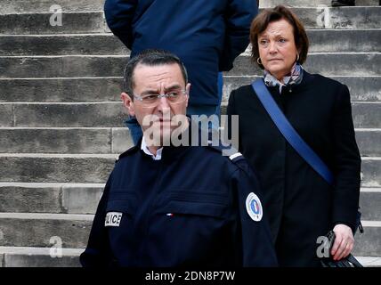 La moglie dell'ex ministro del bilancio francese Eric Woerth, Florence Woerth, arriva al Tribunale di Bordeaux il 24 marzo 2015. L'ex ministro dell'UMP Eric Woerth e l'ex direttore dell'erede l'Oreal, Patrice de Maistre, tornarono in tribunale per la seconda volta per Bettencourt'trial . Foto di Patrick Bernard/ABACAPRESS.COM - Bordeaux Foto Stock