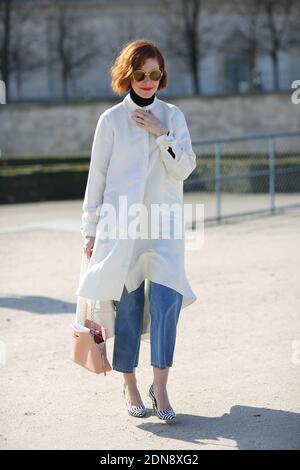 Street Style, in arrivo a Carven Autunno-Inverno 2015-2016 spettacolo di ready-to-wear tenuto al Jardin des Tuileries a Parigi, Francia, il 5 marzo 2015. Foto di Marie-Paola Bertrand-Hillion/ABACAPRESS.COM Foto Stock