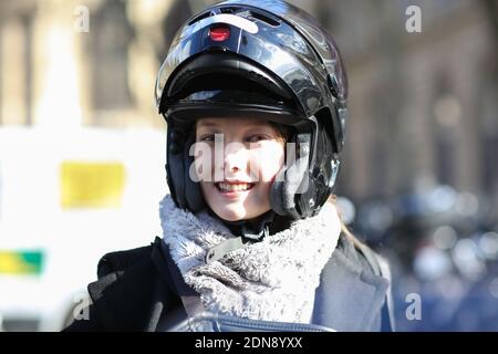 Street Style, modello Yumi Lambert After Dries Van Noten Autunno-Inverno 2015-2016 spettacolo di ready-to-wear tenuto all'Hotel de Ville a Parigi, Francia, il 4 marzo 2015. Foto di Marie-Paola Bertrand-Hillion/ABACAPRESS.COM Foto Stock