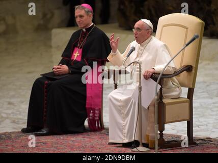 Papa Francesco partecipa all'udienza generale settimanale in Vaticano il 7 gennaio 2015. Foto di Eric Vandeville/ABACAPRESS.COM Foto Stock