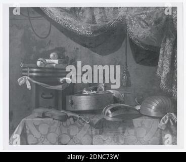 Still Life of Musical Instruments, olio su tela, natura morta con liuto, violini, libri e spartiti su un tavolo coperto da una tovaglia rossa, Italia, 1625–77, Pittura, Pittura Foto Stock