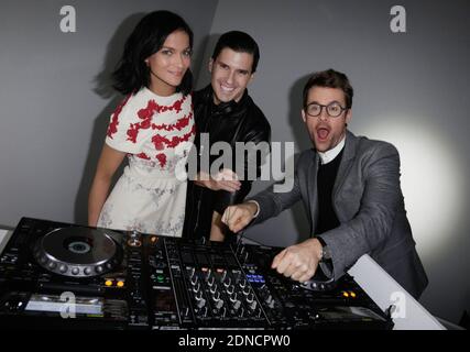 Georgon Nicolo, Leigh Lezark e Brad Goreski hanno partecipato alla serata di degustazione della settimana della moda di Parigi con la Galassia, con Brad Goreski, modello Jessica Stam e Executive Vice President of Global Marketing for Mobile Communications Younghee Lee di Samsung, tenutasi presso il Four Seasons Hotel George V di Parigi, Francia, il 7 marzo 2015. Foto di Jerome Domine/ABACAPRESS.COM Foto Stock