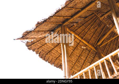 Tetto di foglia e case di bambù tetto fatto di foglie Foto Stock