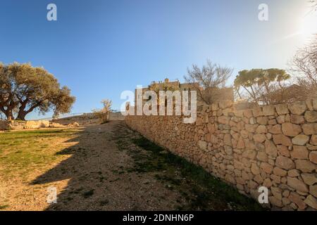 Il giardino archeologico sotto la tomba di Samuele il Profeta a Gerusalemme, Israele Foto Stock