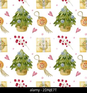 Acquerello Natale modello senza giunture con albero di Natale, palla, bacche e regalo. Immagine festiva con acquerello su sfondo chiaro. Foto Stock