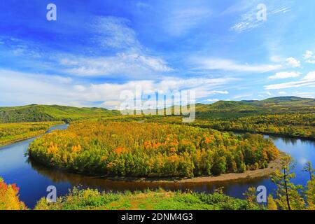 Il grande xingan montagna torrente fiume bianco kashima autunno Foto Stock