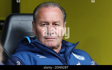 Dortmund, Germania. 2019. Firo: 27.04.2019, football, 2018/2019, 1. Bundesliga: BVB, Borussia Dortmund - Ritratto FC Schalke 04, Huub Stevens | usage worldwide Credit: dpa/Alamy Live News Foto Stock