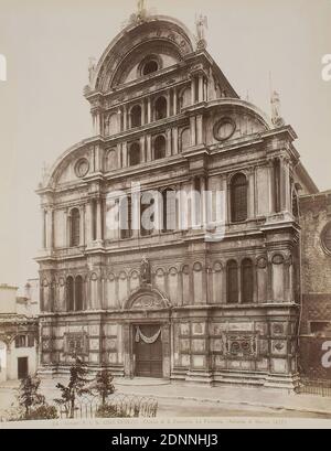 San Zaccaria (façade di Antonio di Marco), Venezia, carta albumina, processo positivo bianco e nero, dimensioni immagine: Altezza: 25,50 cm; larghezza: 19,50 cm, VENEZIA - Chiesa di S. Zaccaria. La Facciata. Inscritto con piombo sul cartone: Iniziato nel 1458, completato intorno al 1515 , fotografia di viaggio, fotografia architettonica, architettura, facciata (edificio della chiesa), edificio storico, località, strada, Venezia Foto Stock