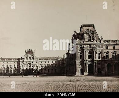 Gustave le Grey, Pavillon Mollien, Louvre - Parigi, carta albumina, processo positivo bianco e nero, dimensione immagine: Altezza: 36,90 cm; larghezza: 47,70 cm, firma: Recto u. re. Su stampa: In rosso: Gustave le Grey, incisione a stampatello: Recto e centro: Photographie, Gustave le Grey & Co/ Paris, iscrizione: Recto: In basso a sinistra in inchiostro: 17449, in basso a destra in inchiostro: No. 135, Architekturfotografie, hist. Edificio, località, strada, architettura profana, facciata, casa, edificio, strade e piazze, museo, Parigi Foto Stock
