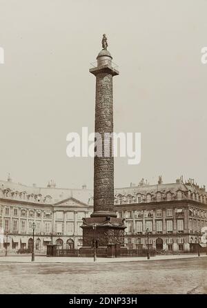 Édouard Baldus, la colonne Vendôme, Parigi, carta albumina, processo positivo in bianco e nero, dimensioni immagine: Altezza: 26,7 cm; larghezza: 18,9 cm, firma: Recto u. r. sul cartone: Stampato: E. Baldus, fotografia architettonica, strade e piazze, monumento, statua, architettura, colonna, colonna (architettura Foto Stock