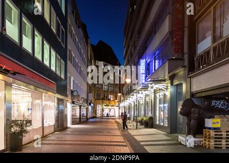 Vie dello shopping a Colonia dopo il blocco nella Corona Crisi - zona pedonale Brukenstrasse Foto Stock