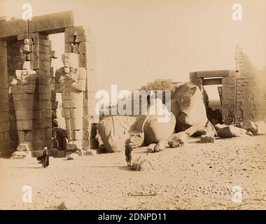 Hippolyte Arnoux, Thebes, Ramesseum, albumin paper, black and white positive process, image size: height: 22.4 cm; width: 28.2 cm, inscribed: recto: title illegibly copied in at the lower edge of the image, travel photography, architectural photography, ruins, monument, statue, hist. building, location, street, temple and sanctuaries (Egyptian religion), human body/figure/act Stock Photo