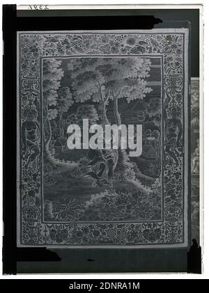 Wilhelm Weimar, tapestry, glass negative, black and white negative process, total: height: 23.8 cm; width: 17.8 cm, numbered: top left: in black ink: 2391. works of applied art (linen, fabric), angels (Christian religion), plant ornaments, birds, carpets, tapestries (collecting and exhibiting works of art). As a trained engraver and graduate of the School of Applied Arts Stock Photo