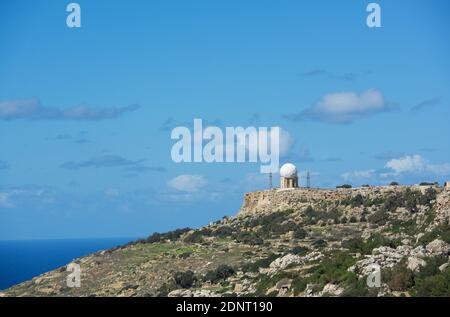 Dingli Radar Station sulle scogliere di Dingli, Malta Foto Stock