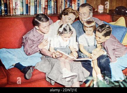 Fotografia di James Stewart (1908-1997) con la sua famiglia. Foto Stock