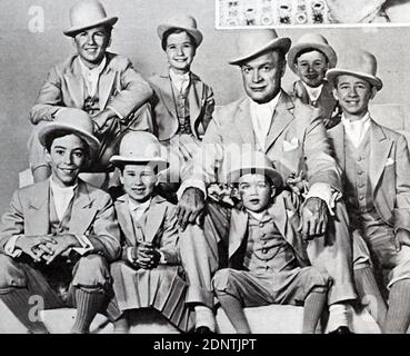 Film ancora da 'The Seven Little Foys' con Bob Hope, James Cagney, George Tobias e Charley Foy. Foto Stock
