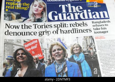 Il titolo del giornale Guardian "Now the Tories Split: Rebels denounce grip of hardliner' no-deal Brexit withdrawal agreement London UK 21 febbraio 2019 Foto Stock