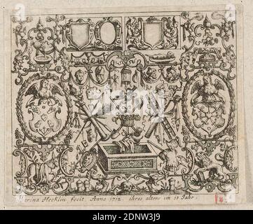 Katharina Hecklin, Johann Christoph Weigel, Matthäus Merian, riincisione di un foglio della serie Querfüllungen mit Grottesken, densamente imballato, carta, incisione, dimensione del foglio (taglio foglio): Altezza: 8.00 cm; larghezza: 9.70 cm, inscritto: Nella piastra: Katharina Hecklin fecit. Anno 1712. Della sua età all'età di 13 anni, francobollo, francobollo rosso con la lettera S, grafica, grottesco (ornamento), ornamenti, ripieno a croce con coda grottesca, foglio da una serie di riincisioni laterali invertite della serie di ripieni ornamentali di Matthäus Merian, probabilmente terza edizione, edita da J. C. Foto Stock