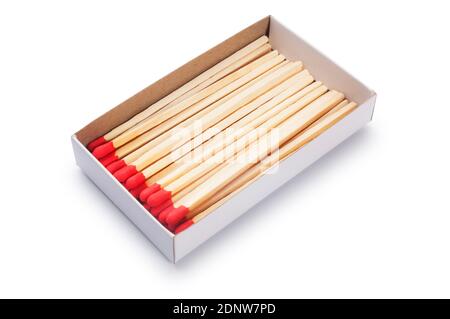 Studio di una scatola di partite con punta rossa tagliata Fuori su uno sfondo bianco - John Gollop Foto Stock