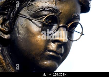 Londra, Inghilterra, Regno Unito. Sentiero delle statue "Scene in the Square" in Leicester Square - Harry Potter Foto Stock