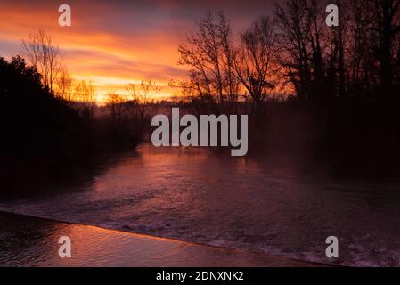 Le sorgenti del fiume Livenza all'alba Foto Stock